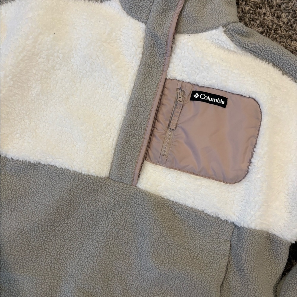 Columbia Gray and White Woman’s Fuzzy Half Button Sweater XXL - Picture 2 of 5